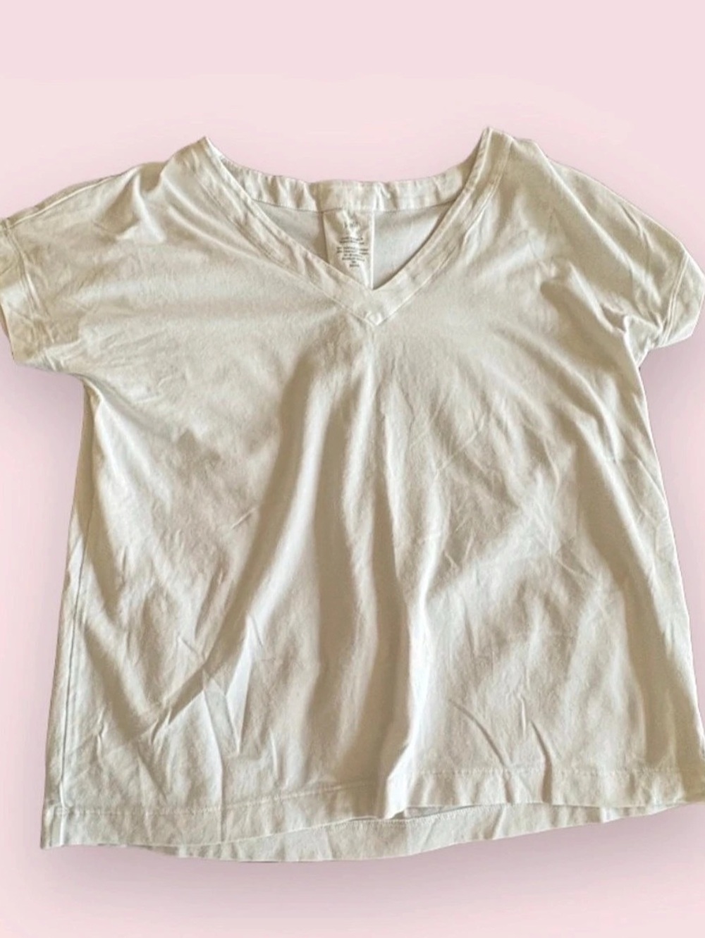 $54 J.Jill Luxe Suprema Pleat-Back Tee Pleat-Back V-Neck Tee in White Size XS